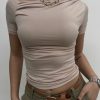 T-shirt con scollo asimmetrico 33807 - immagine 2