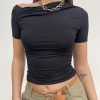 T-shirt con scollo asimmetrico 33807 - immagine 4